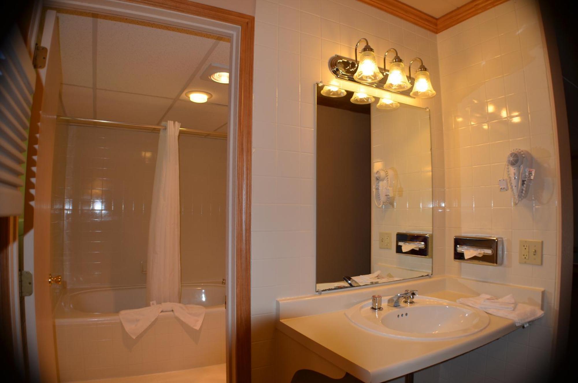 Amber'S Inn And Suites Wisconsin Dells Habitación foto