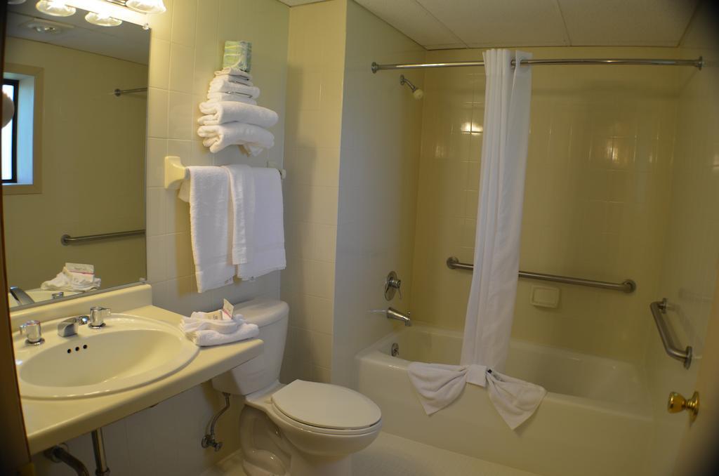 Amber'S Inn And Suites Wisconsin Dells Habitación foto